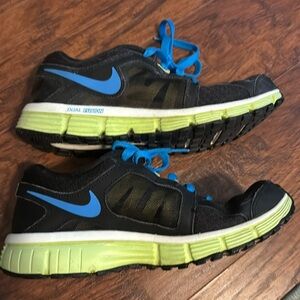 Nike Dual Fusion 7.5